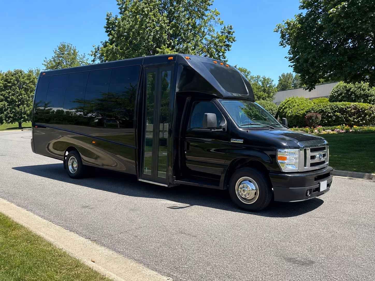 Folsom Winery Tour & Pub Crawl Transportation